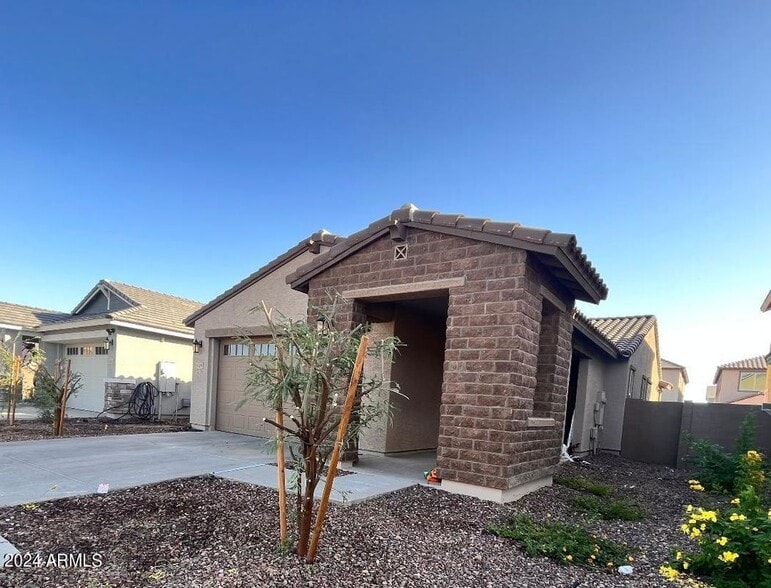 Building Photo - 9509 W Sells Dr