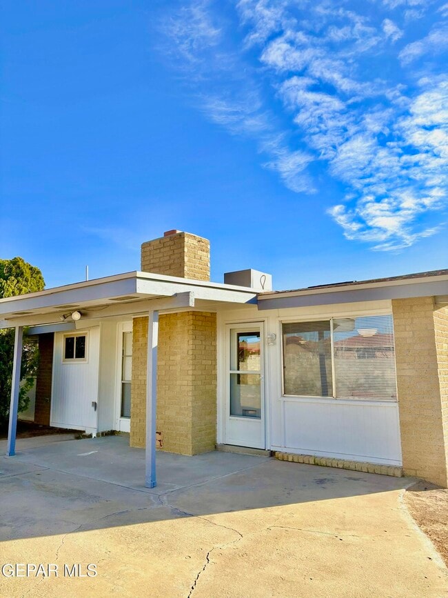 Building Photo - 3425 E Glen Dr