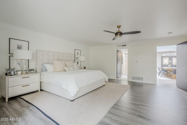 Building Photo - 7322 E Sierra Vista Dr