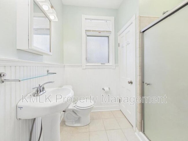 Building Photo - 1238 Sawyer Ave