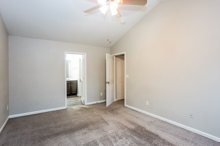 Building Photo - 4822 Abercromby St
