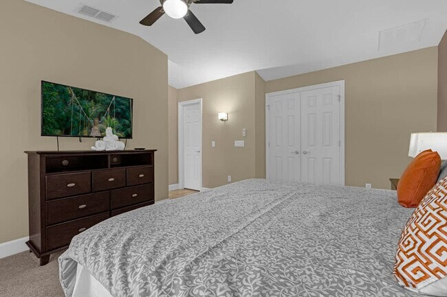Building Photo - 14590 Damai Ln