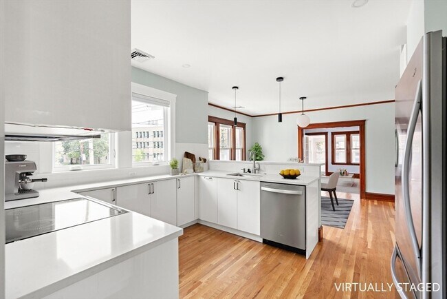 Building Photo - 706 Mt Auburn St