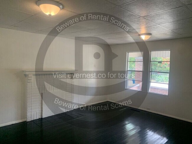 Building Photo - 1325 Sloan Ave