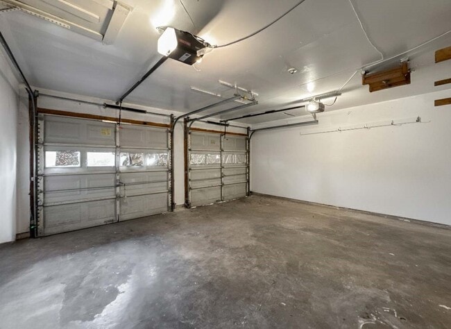 Building Photo - 5619 Wood Creek Way