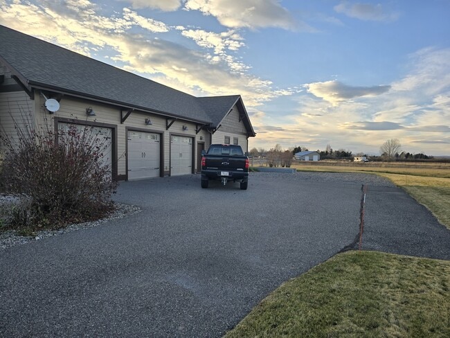 Building Photo - 45 Spain Bridge Cir Dr