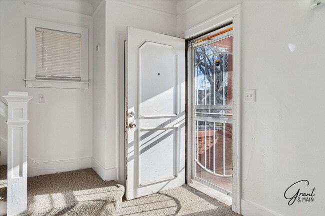 Building Photo - 2 bedroom $1200