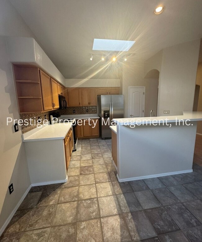 Building Photo - Stunning 3-bedroom 2-bathroom home in a ga...