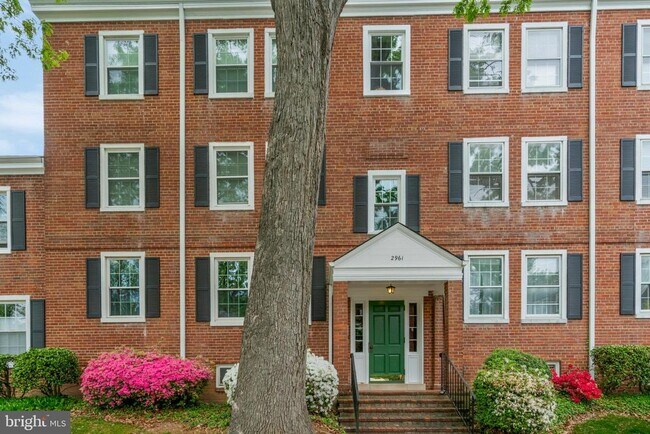 Building Photo - 2961 S Columbus St