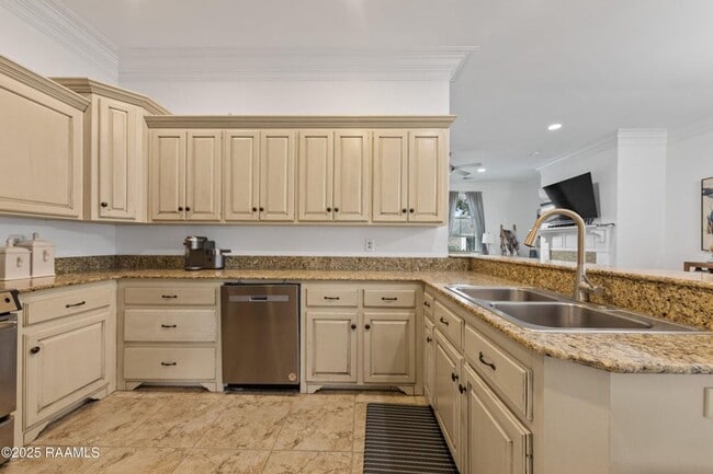Building Photo - Beautiful 3 bed, 2 bath home available in ...