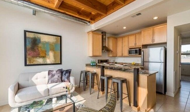 Building Photo - 2 Bed, 2.5 Bath Townhouse with 330+ Sq Ft of Commercial/Studio Space