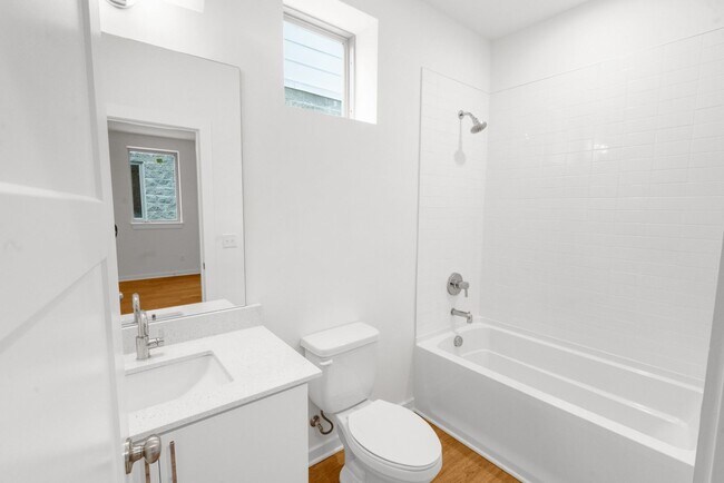 Building Photo - 3038 Edwin Cir