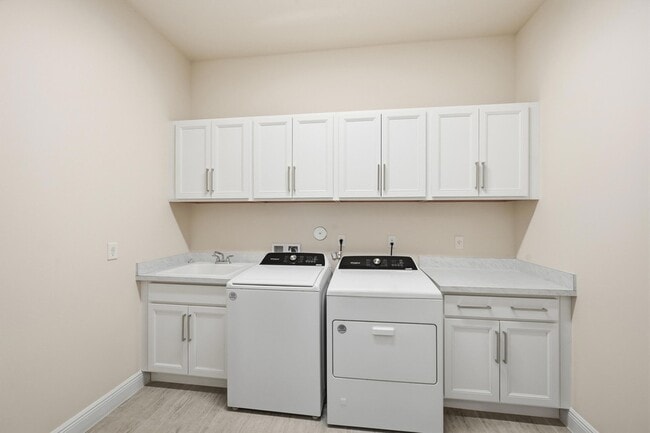 Building Photo - 9334 Crestview Cir