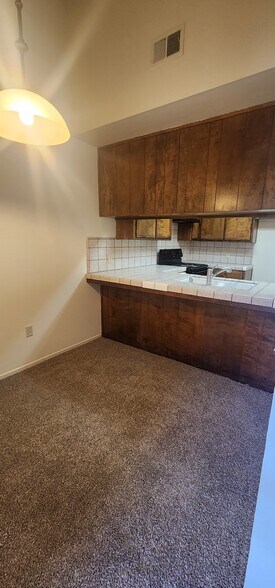 Building Photo - 5913 Auburn Oaks Dr