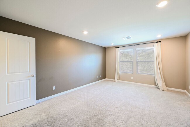 Building Photo - Look No Further! Lovely 3 Bedroom And 2.5 ...