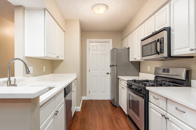 Building Photo - 2257 Hedgerow Road