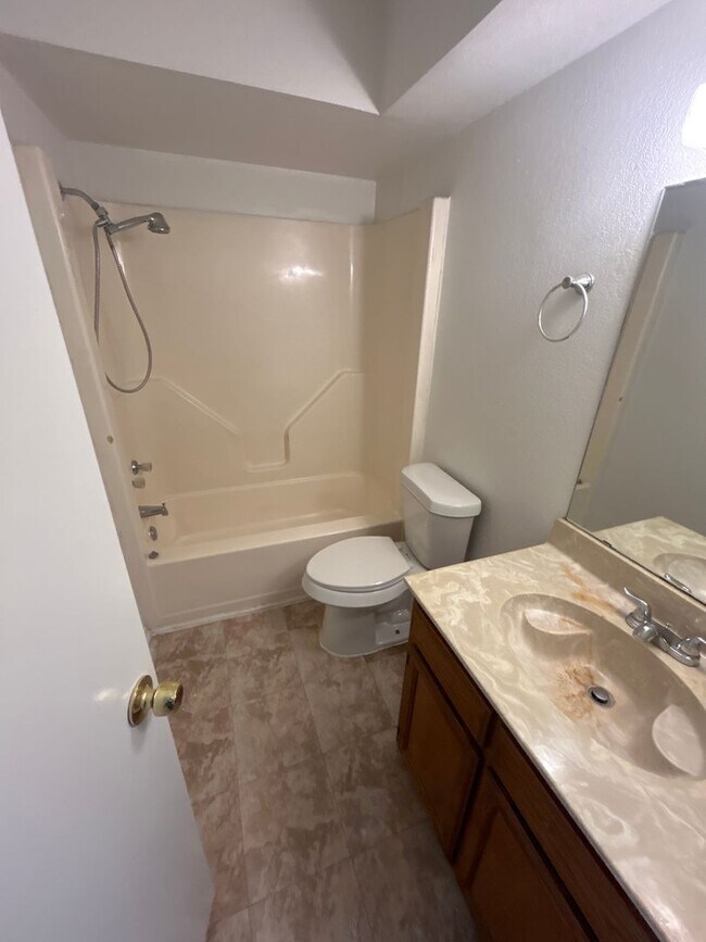Building Photo - 5510 Brookview Ct