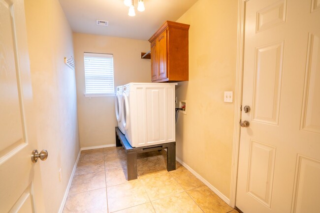 Building Photo - 4 Bed | 2 Bath | Owasso | $2060 | Mid July