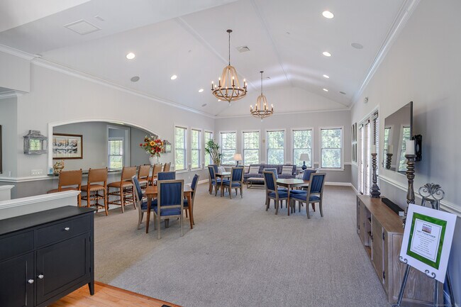 Building Photo - 82 Suzie Dr