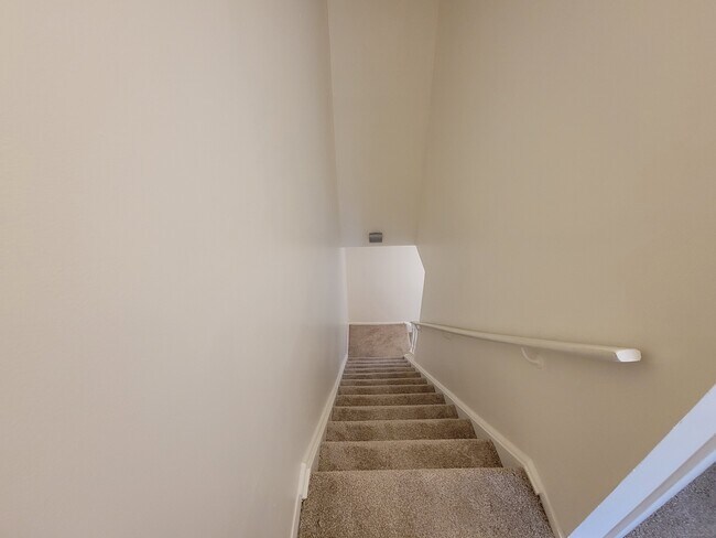 Building Photo - 48 Sutton Pl