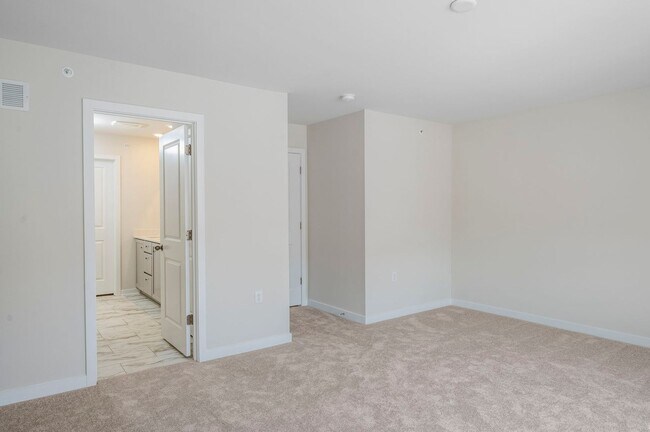 Building Photo - Brand New - 4Bed, 2.5Bath Townhouse in Pot...