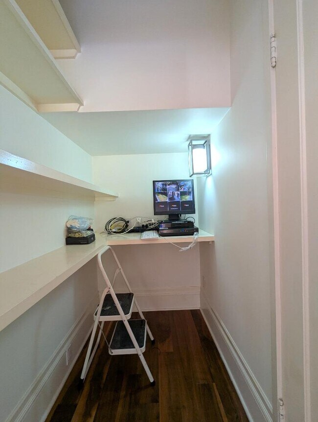 Building Photo - 1400 Cowper St