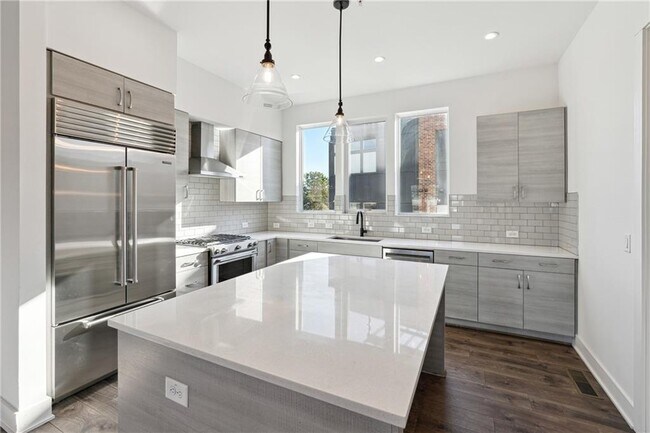 Building Photo - 1207 Chelsea Cir NW