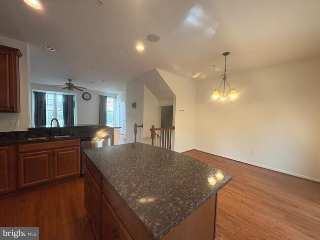 Building Photo - 7317 Summit Rock Rd