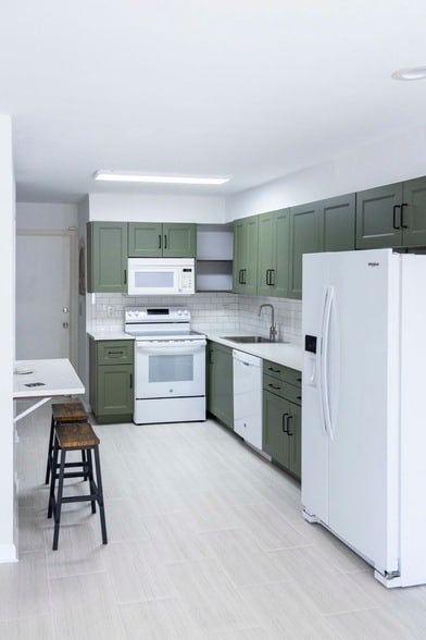 Building Photo - 2936 Florida Blvd