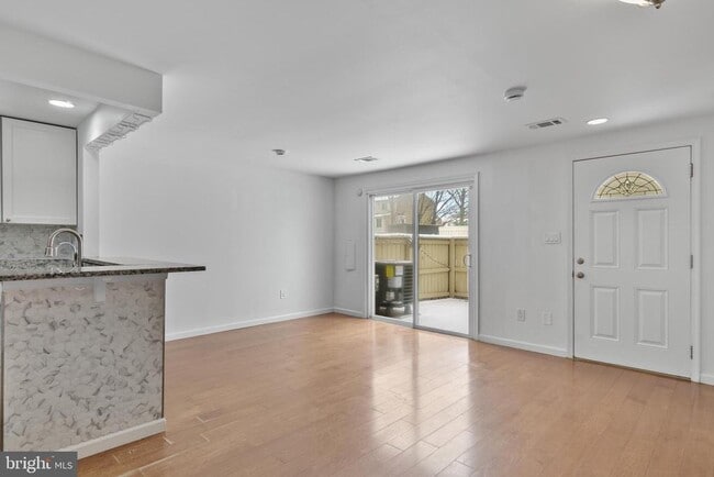 Building Photo - 8619 Welbeck Way