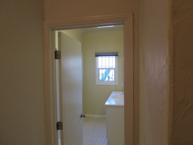 Building Photo - 5105 W 20th St