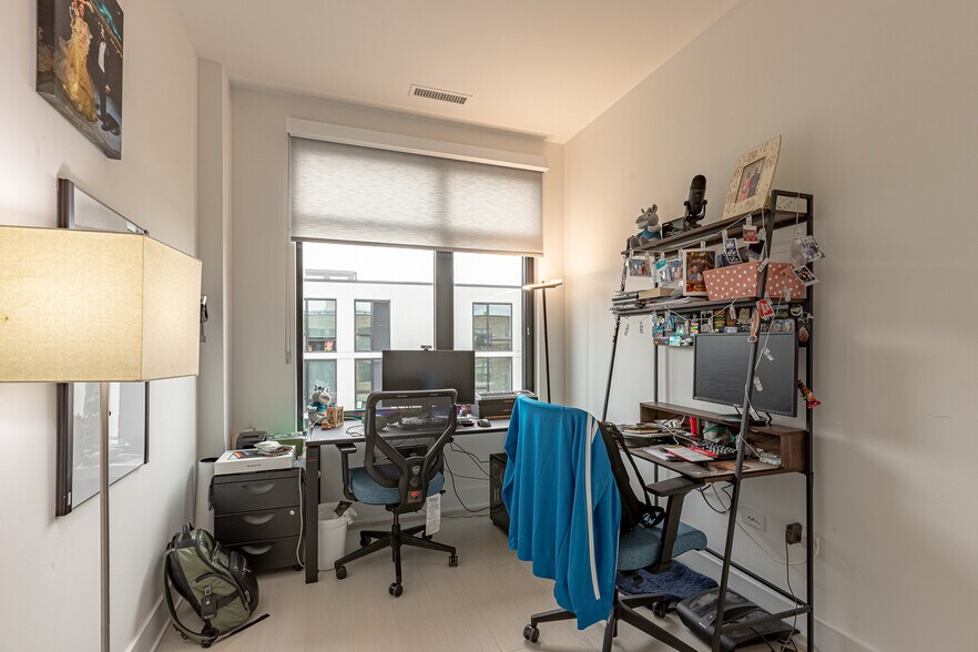 Building Photo - 1701 W Webster Ave