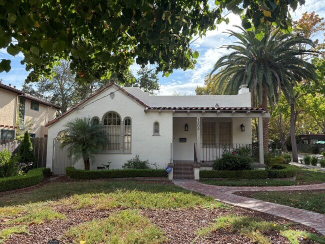 Building Photo - Mediterranean Bungalow in Community Center...