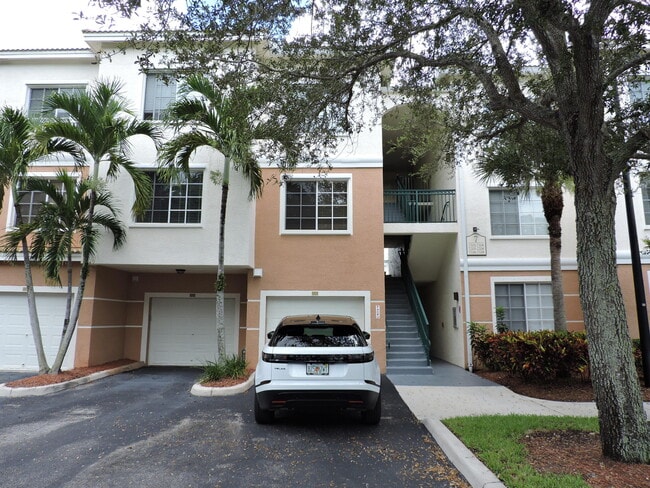 Building Photo - 730.5 Myrtlewood Cir W