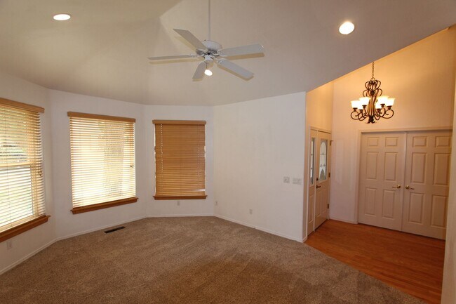Building Photo - 2100 N Timberline Rd