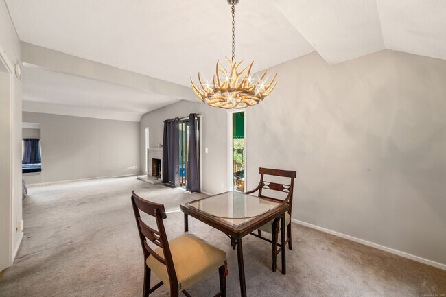 Building Photo - 21 Heritage Vlg