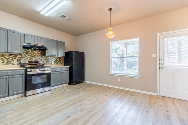 Building Photo - 11716 Channing Dr