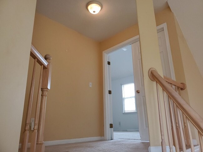 Building Photo - Warm and Inviting Marlborough Single Family Rental Opportunity