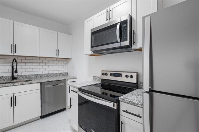 Building Photo - 1338 McLendon Ave NE