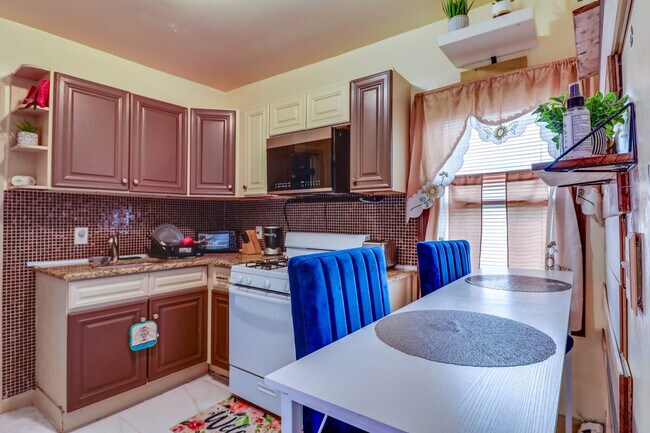 Building Photo - 787 S 13th St