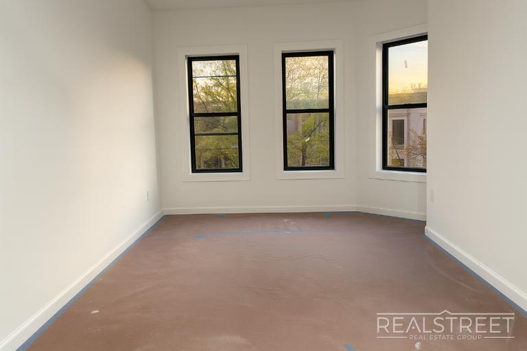 Building Photo - Stylish 1-Bedroom Apartment with Modern Amenities in Bed-Stuy