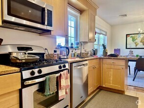 Building Photo - 3 bedroom in Newton MA 02459