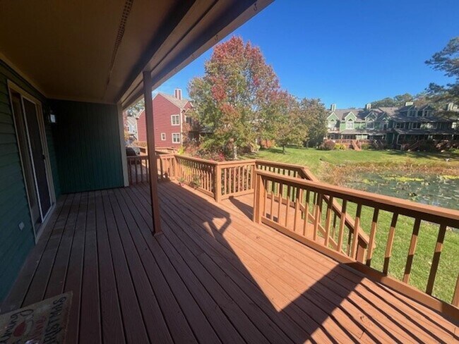 Building Photo - Gorgeous home with boat slip and water views