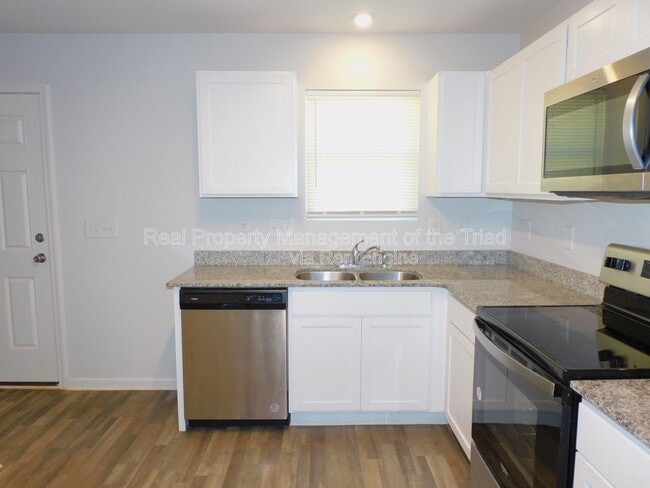 Building Photo - 604 Quail Ln