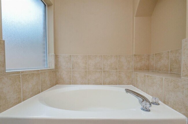 Building Photo - 20203 Goss Hollow Ln