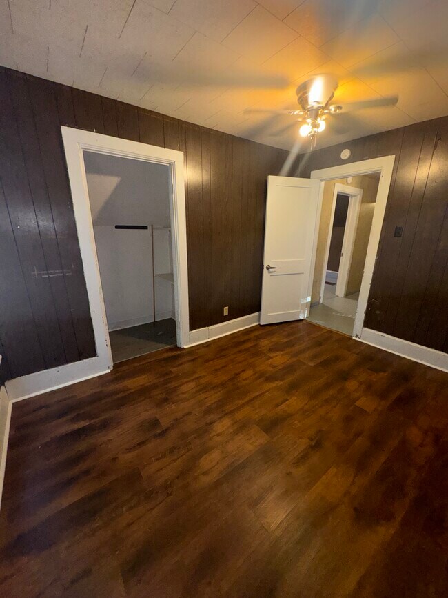 Building Photo - 420 W College St