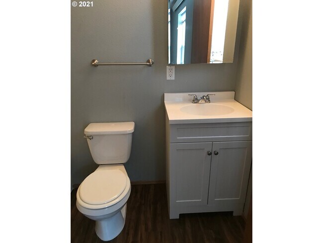 Building Photo - 6867 N Fessenden St