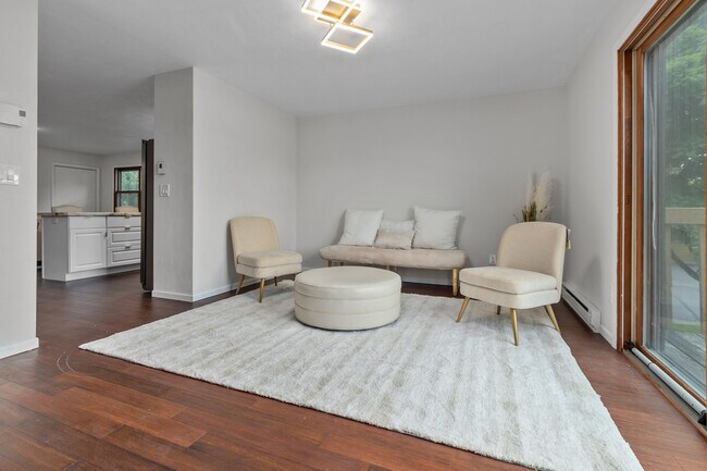 Building Photo - 1140 Manor Dr