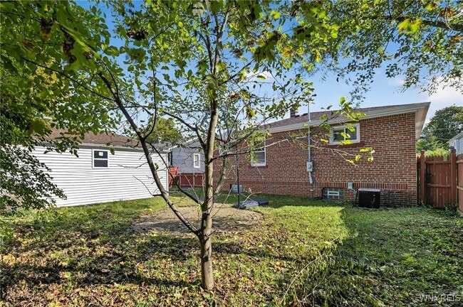 Building Photo - 116 Springville Ave