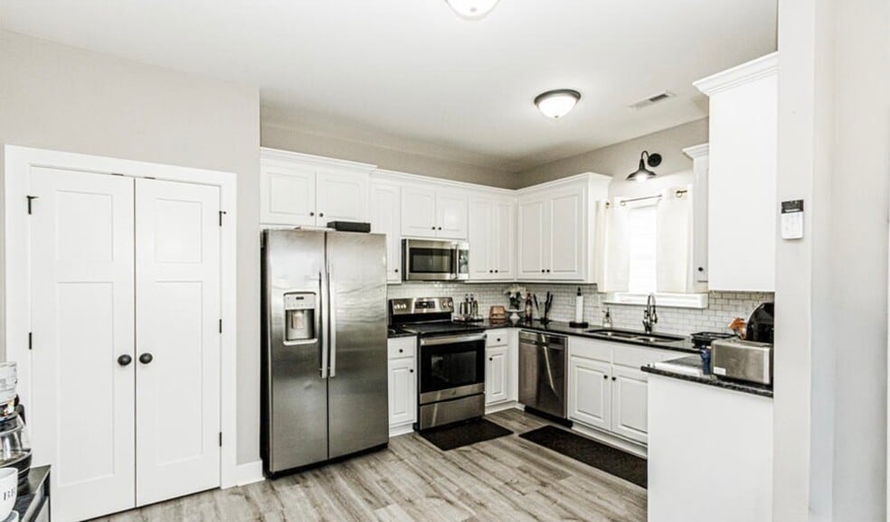 Building Photo - 72 Wildberry Dr